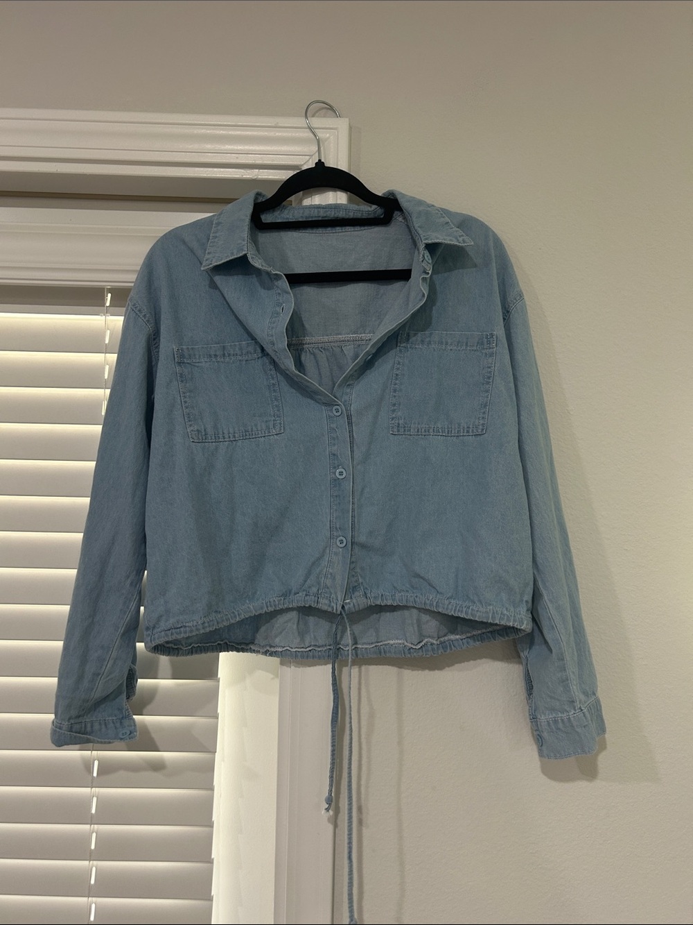 Women’s 100% cotton lightweight denim jacket. Size M